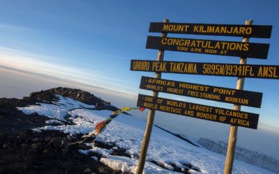 AfriForum en bekendes klim Kilimanjaro vir behoeftige studente