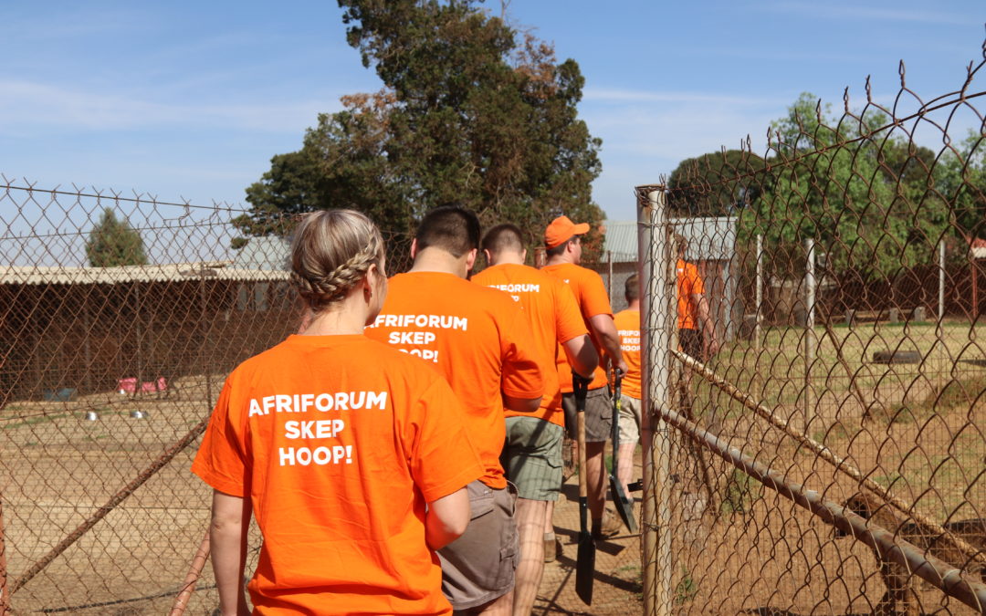 AfriForum help Krugersdorp opknap tydens #AnkerdorpPadskou