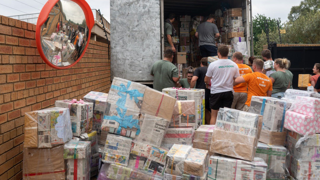 AfriForum-span help om duisende bokse by boervroue te kry