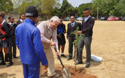 AfriForum se Springs-tak skep hoop tydens boomplantmaand