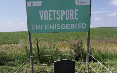 Jeug maak Voetsporemonument skoon