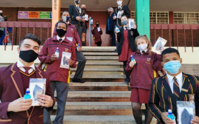 #AfriForumStaanSaam vir skole: AfriForum skenk hulppakkette aan skole in Oos-Kaap