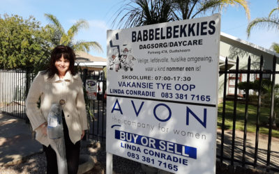 #AfriForumStaanSaam vir skole: Oudtshoorn-tak skenk hulppakkette aan kleuterskole