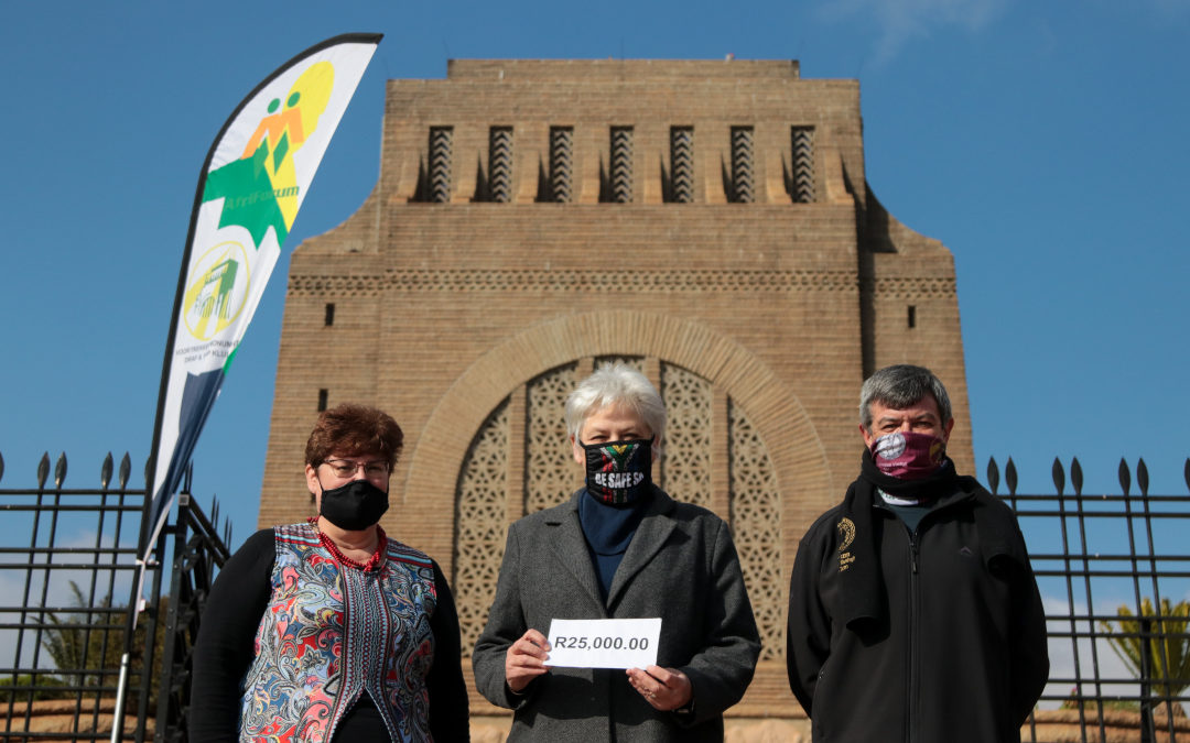 R25 000 donation presented to the Voortrekker Monument