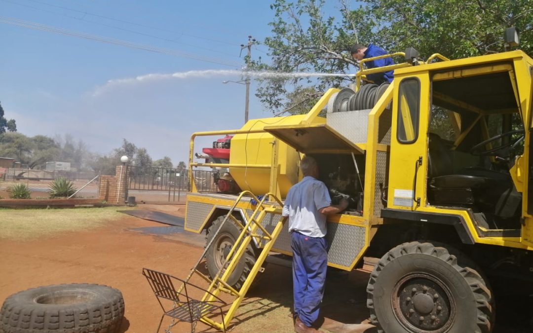 AfriForum’s Kuruman branch repairs Regional Services Council’s firefighting vehicle   