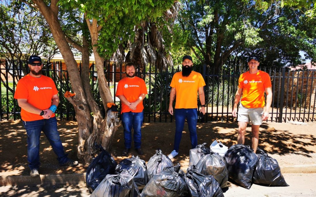 AfriForum maak strate skoon in Ottosdal as deel van #OnsDorp-projek