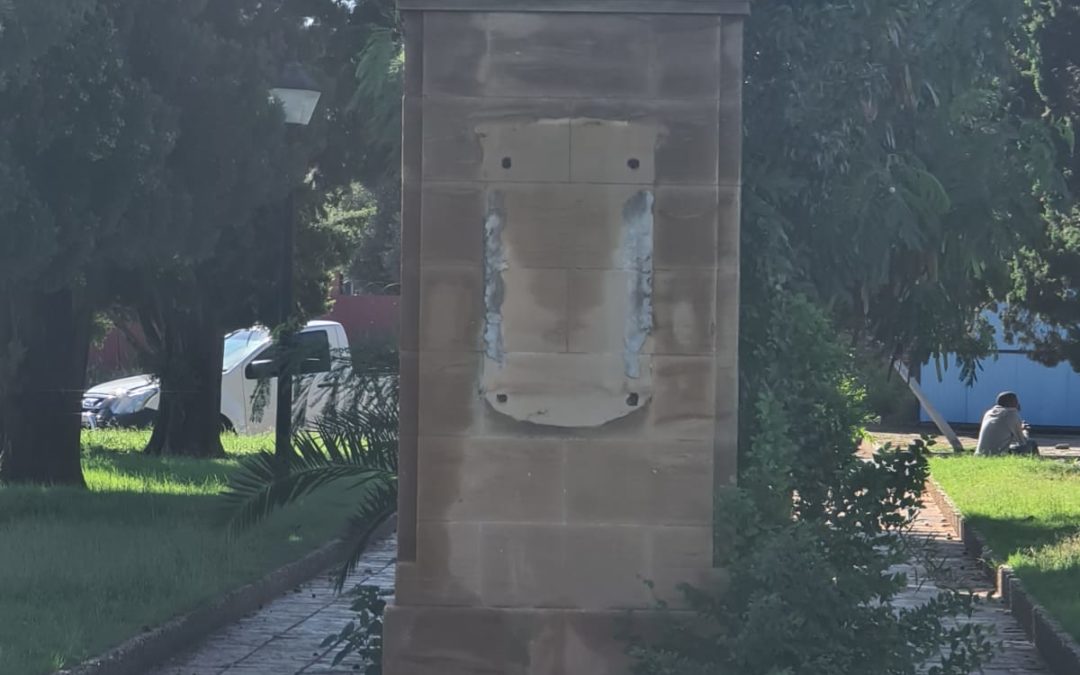 AfriForum se Kimberley-buurtwag trek verdagtes vas wat senotaaf vandaliseer   