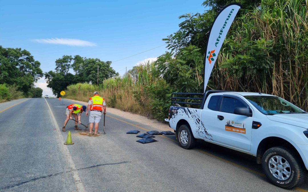 AfriForum repairs potholes around Witrivier