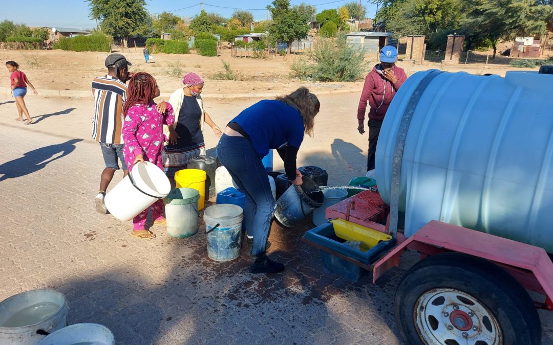AfriForum se Upington-tak werk saam met rolspelers om water te verskaf ná kabeldiefstal