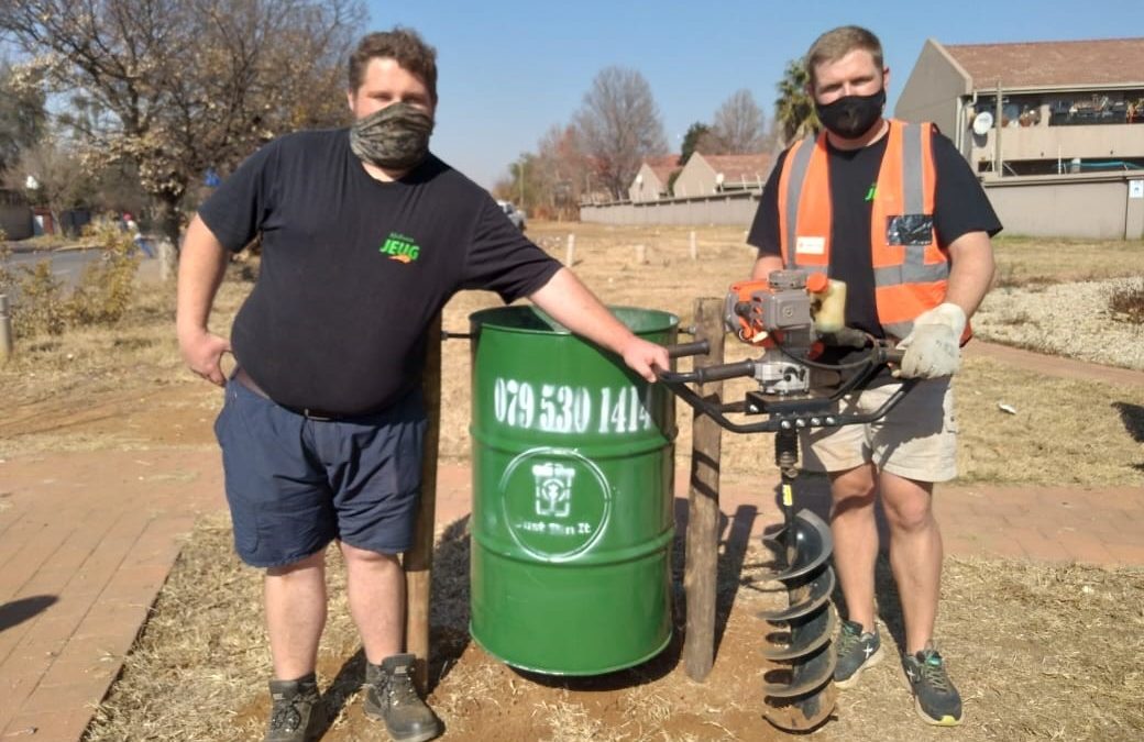 AfriForum se Bronkhorstspruit-tak en -jeugtak skop volhoubare asblikprojek af