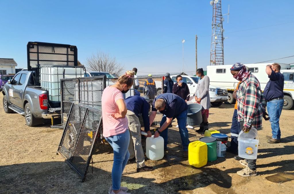 AfriForum voorsien water aan Standerton-gemeenskap